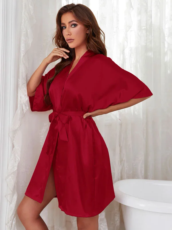 women's pajamas with a charming, vintage aestheticRobe de Chambre Kimono Rouge en Satin pour Femme "Symphonie Enveloppante"