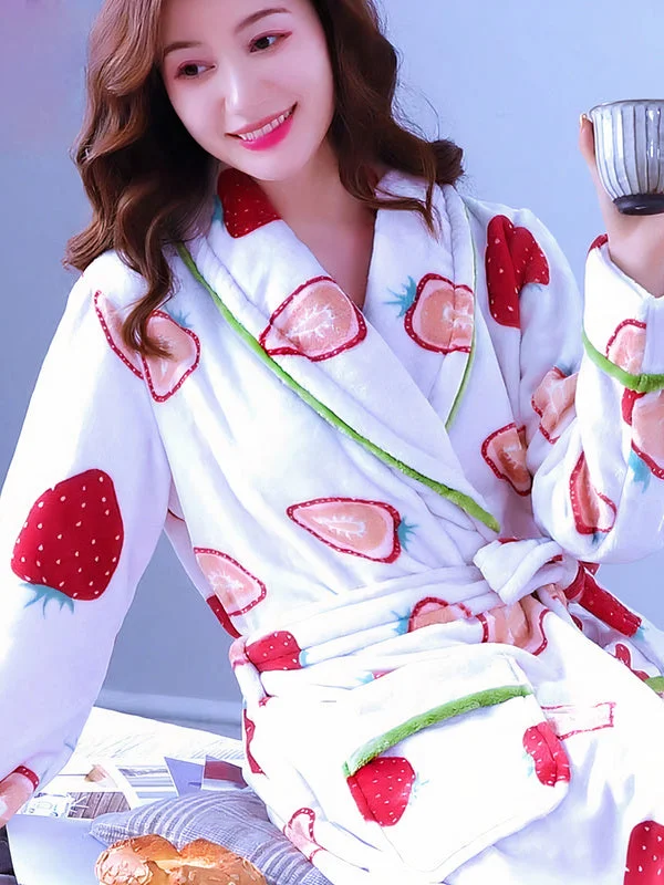 women's pajamas with a stylish cutRobe de Chambre Polaire Femme "Fraises"