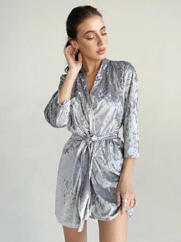 women's pajamas with a touch of elegance and sophisticationRobe de Chambre en Velours pour Femme "Argentée"