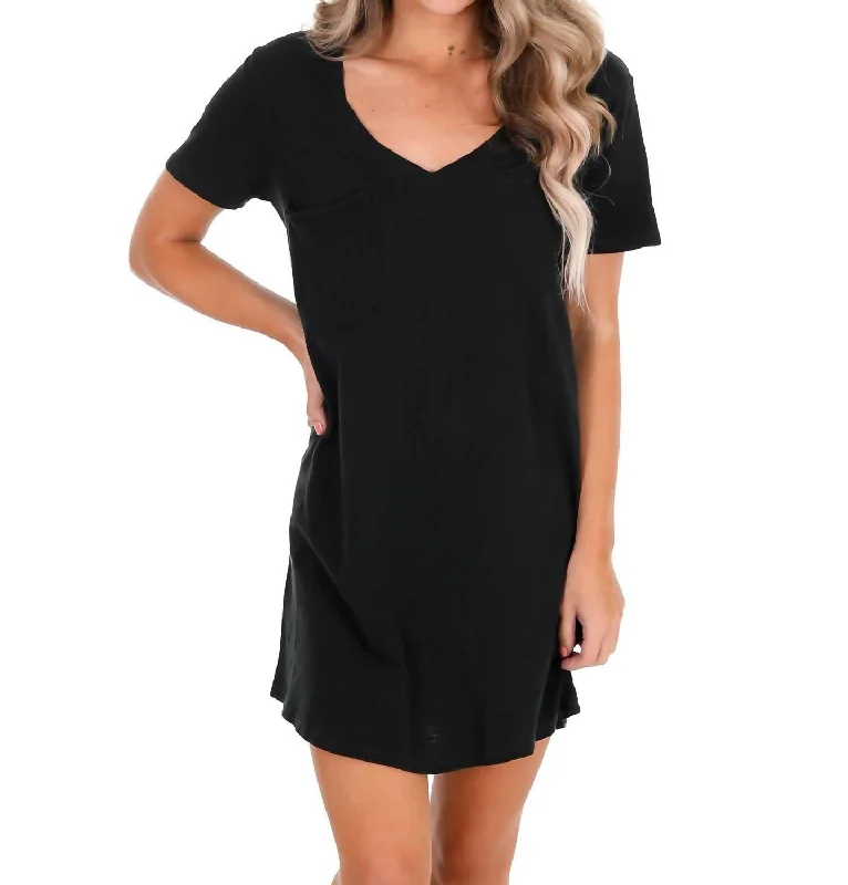 Women's Blouse with Lapel CollarThe Pocket Tee Dress In Black